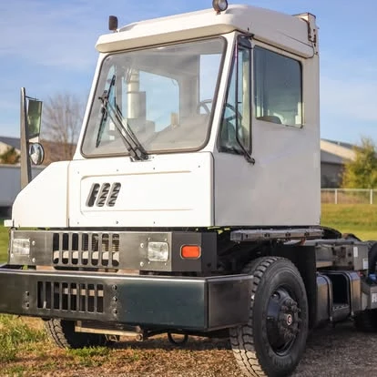 Front and side view of a Newport Ottawa T2 yard dog